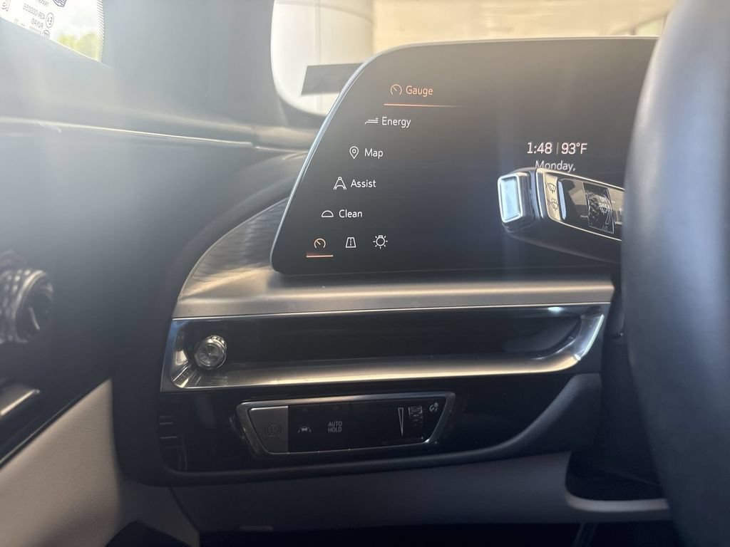 Certified 2024 Cadillac Lyriq Luxury AWD/4WD image 18