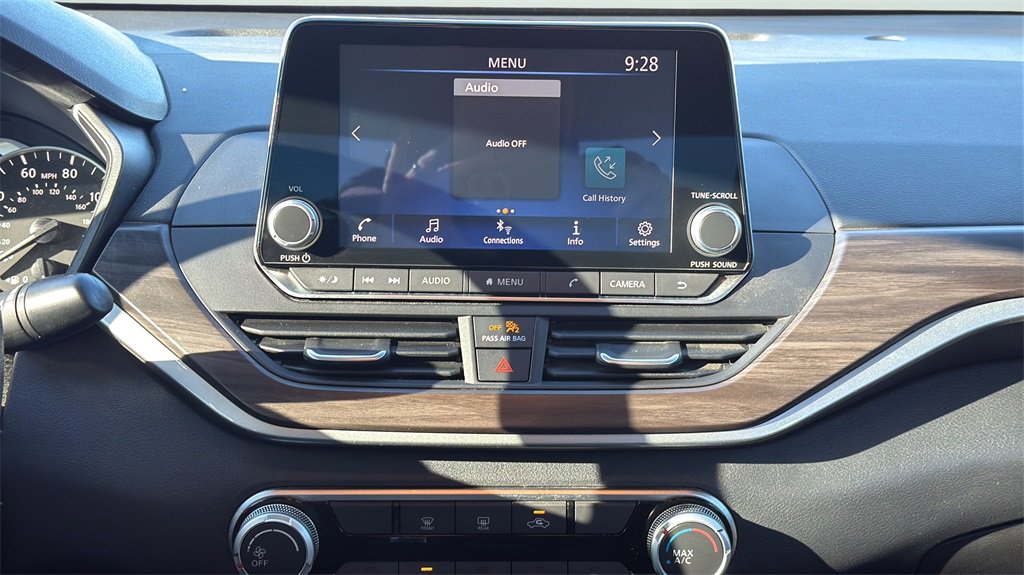 Used 2024 Nissan Altima 2.5 SV image 16