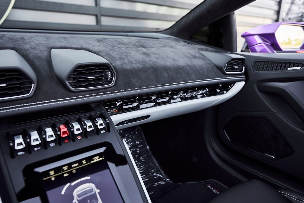 Used 2024 Lamborghini Huracan EVO image 68