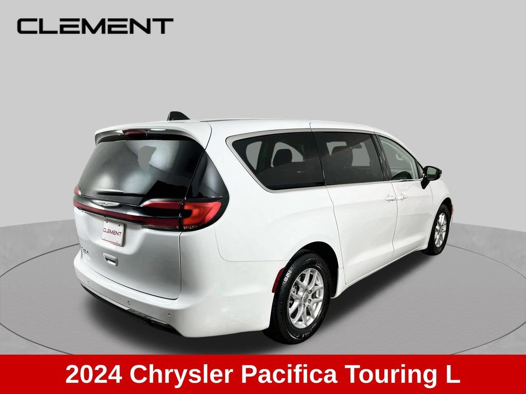 Used 2024 Chrysler Pacifica Touring-L FWD image 5