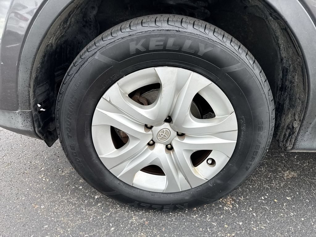 Used 2013 Toyota RAV4 LE FWD image 10