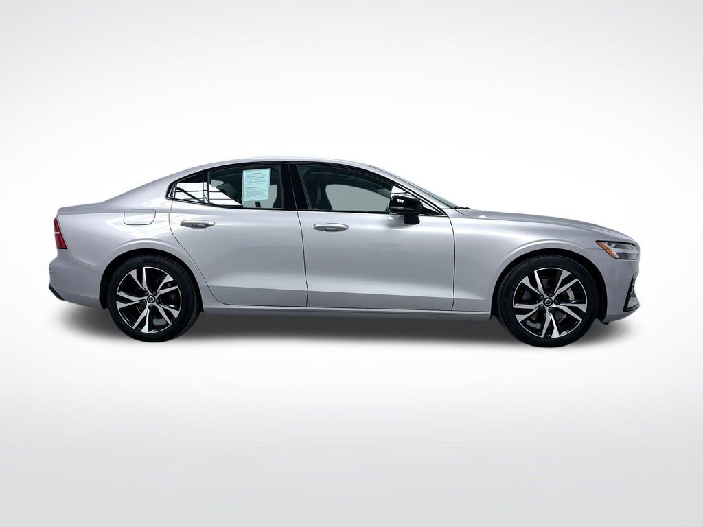Used 2025 Volvo S60 B5 Core image 2
