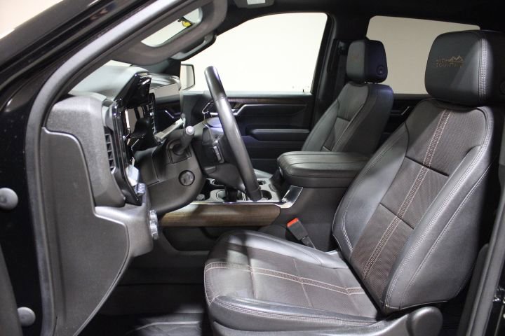 Used 2023 Chevrolet Silverado 1500 High Country w/ High Country Premium Package AWD/4WD image 19