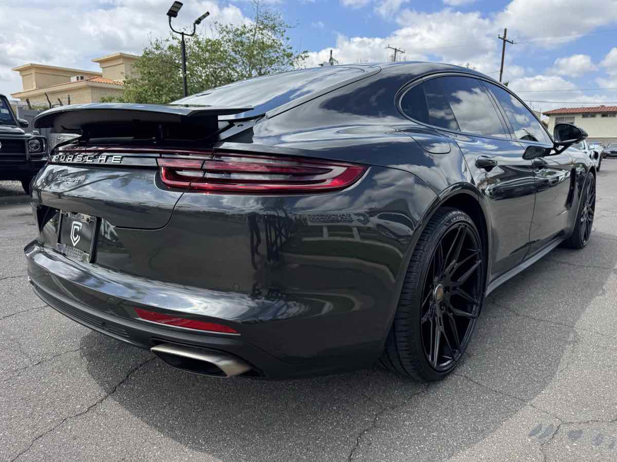 Used 2020 Porsche Panamera image 8