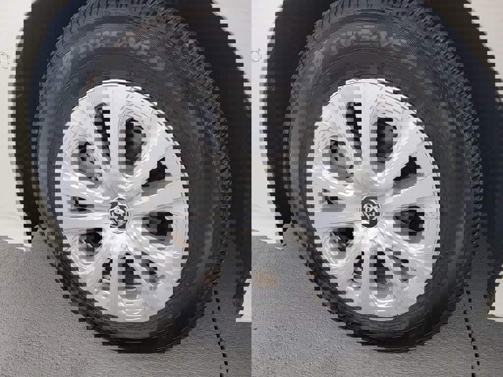 Used 2020 Toyota Prius LE image 11