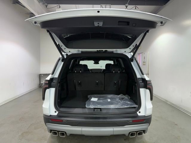 New 2026 Chevrolet Traverse LT image 8