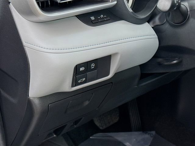 Used 2023 Toyota Highlander XLE AWD/4WD image 10