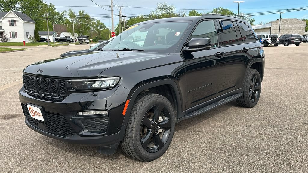 Used 2024 Jeep Grand Cherokee Limited w/ Luxury Tech Group II AWD/4WD image 3