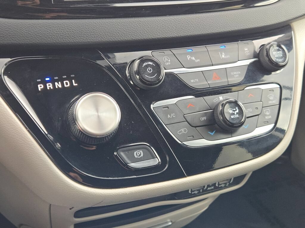 Certified 2024 Chrysler Pacifica Touring-L FWD image 30
