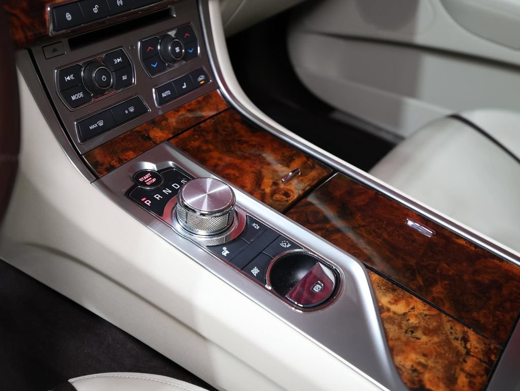 Used 2015 Jaguar XF Sport RWD image 21