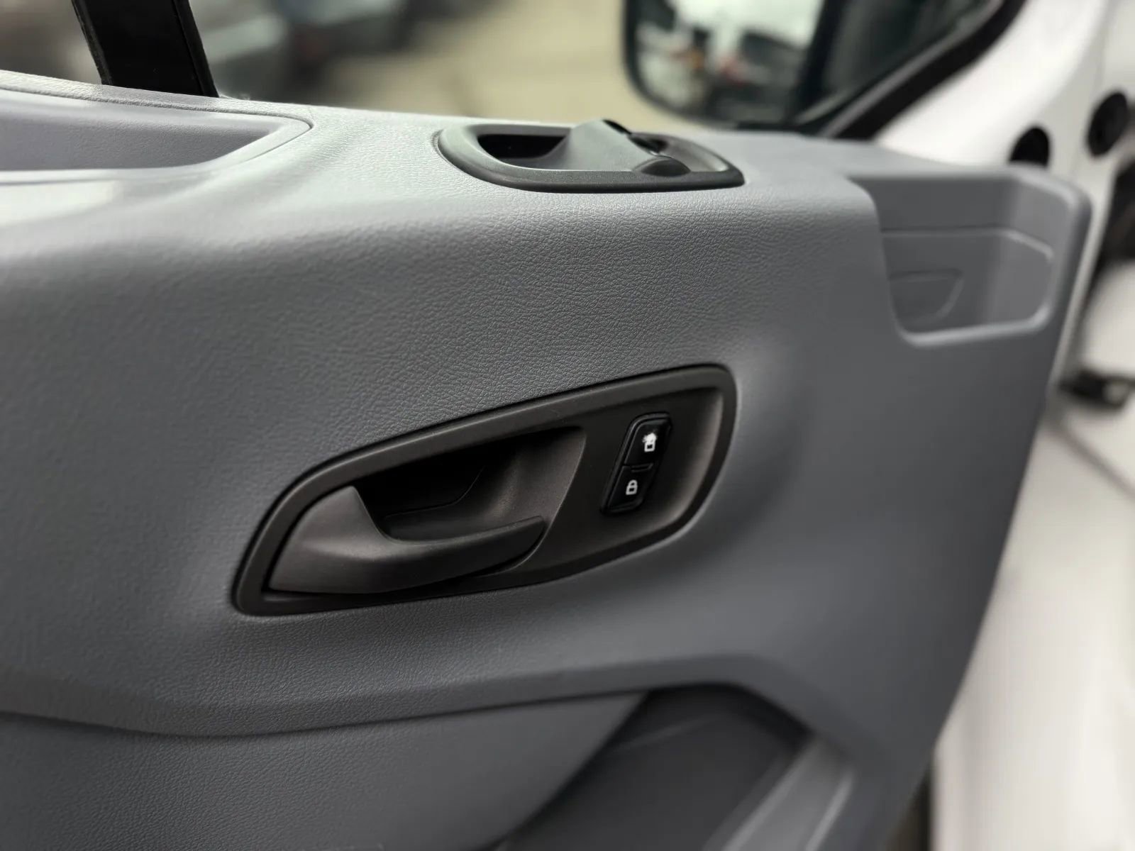 Used 2018 Ford Transit 250 148 Low Roof image 21