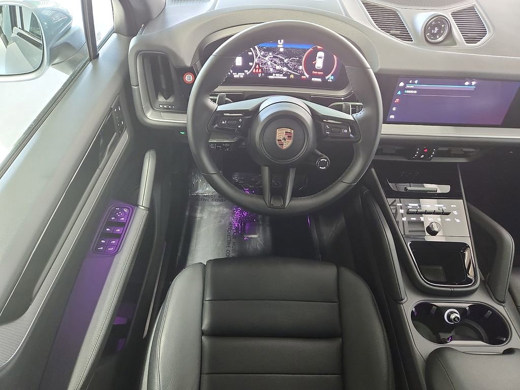 Used 2025 Porsche Cayenne image 12