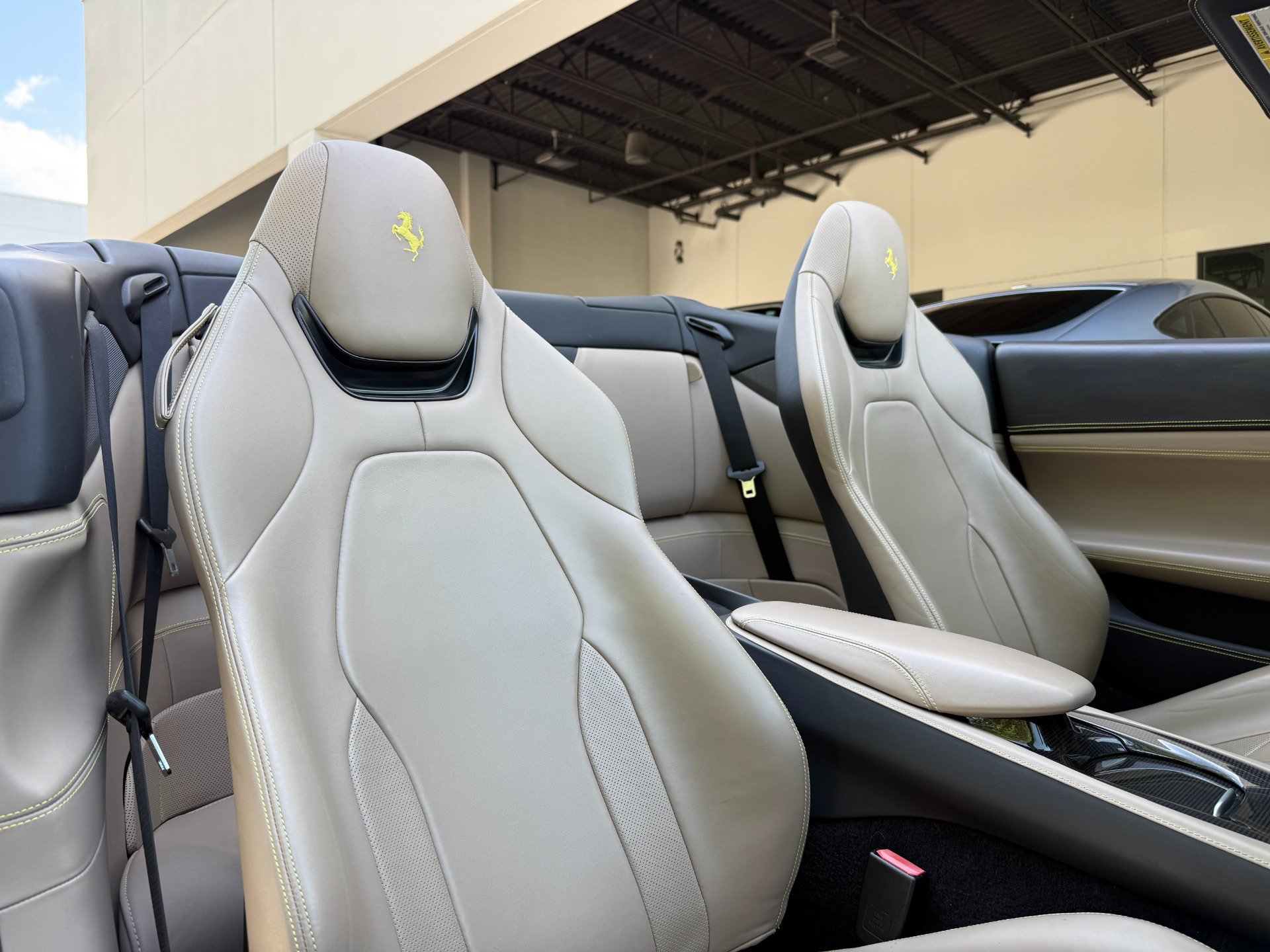 Used 2019 Ferrari Portofino RWD image 38