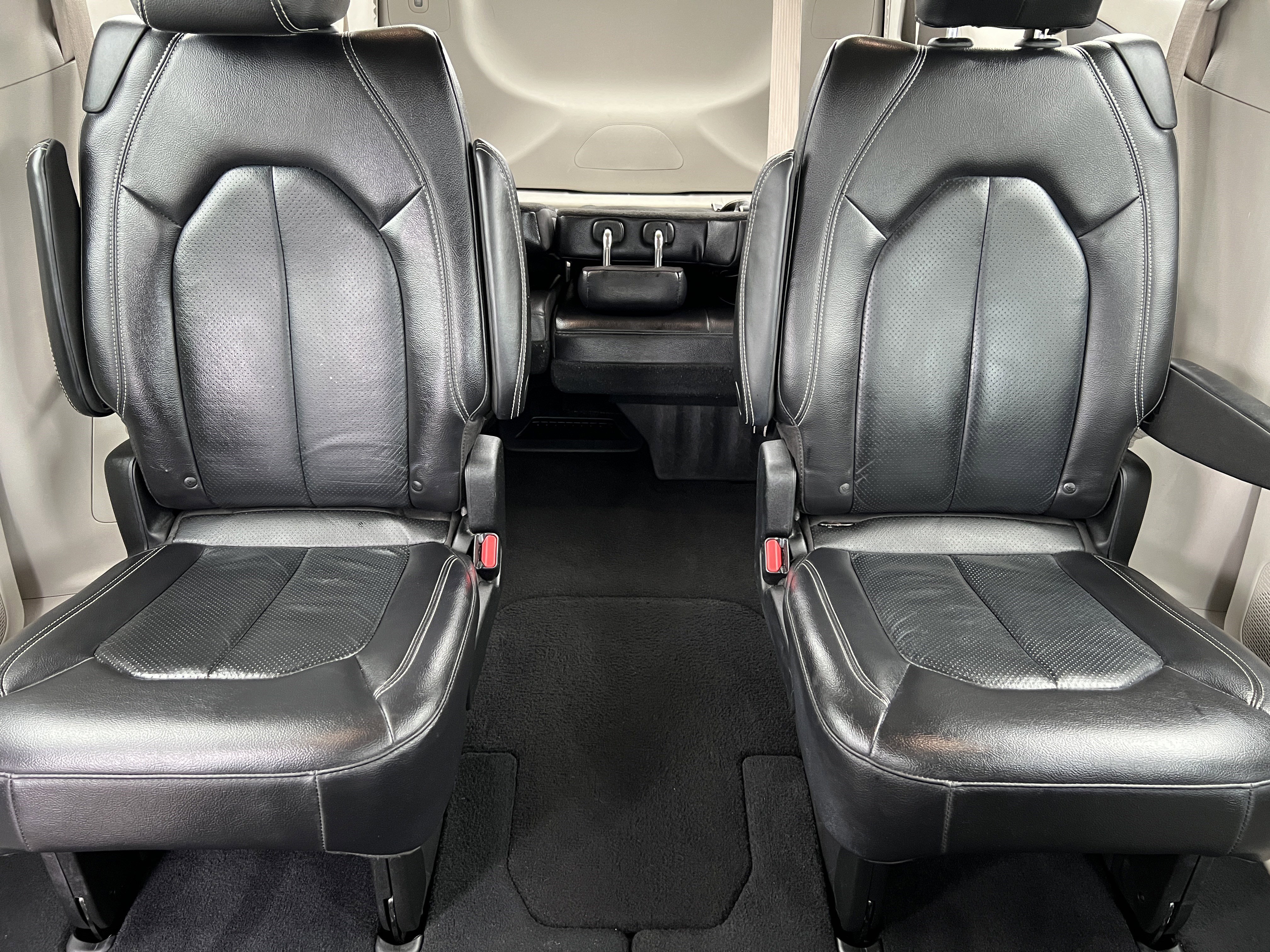 Used 2022 Chrysler Pacifica Touring-L FWD image 13