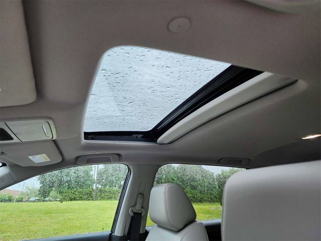 Used 2023 Honda CR-V EX-L image 2