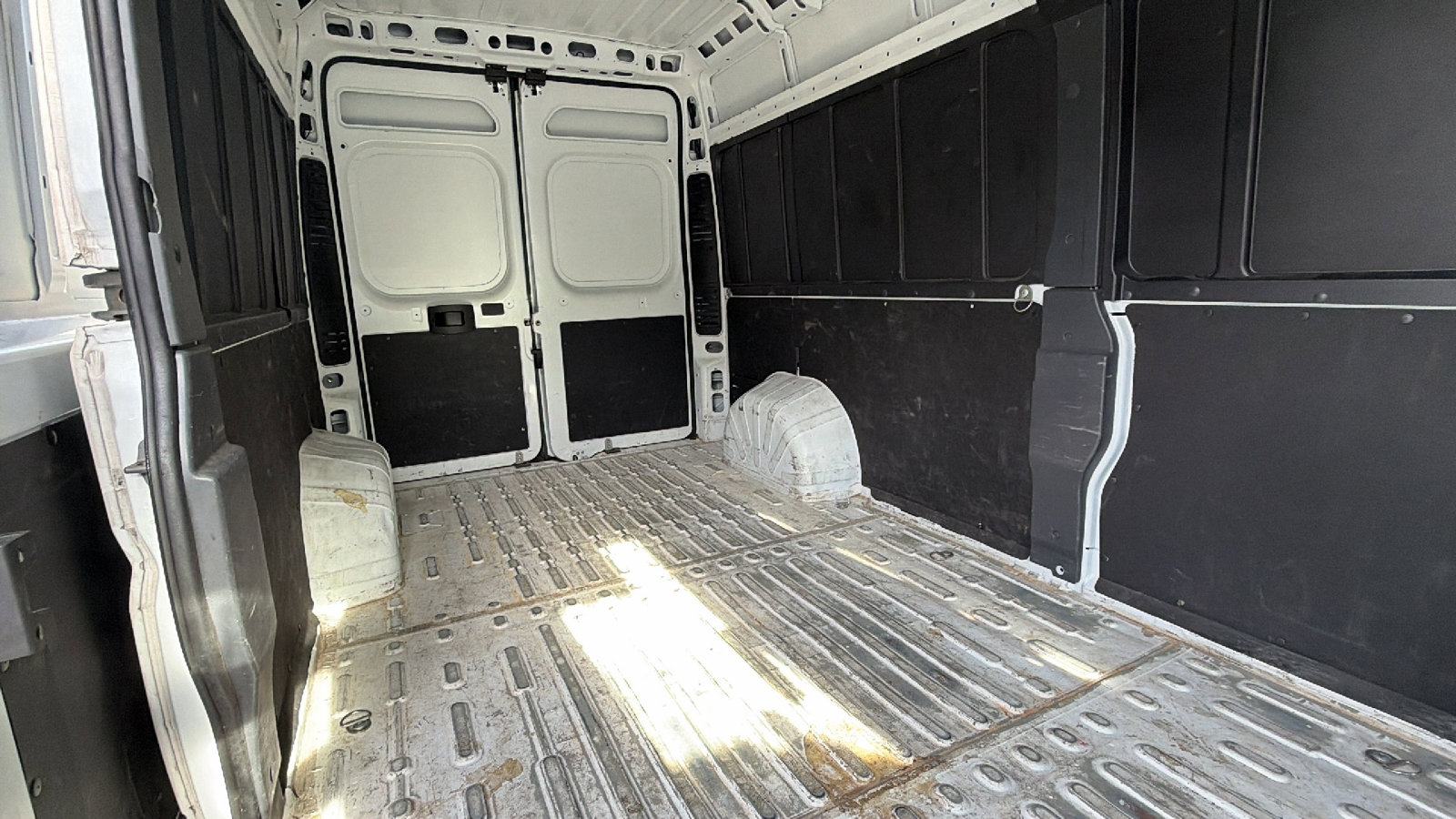 Used 2024 RAM ProMaster 2500 w/ Convenience Group FWD image 14