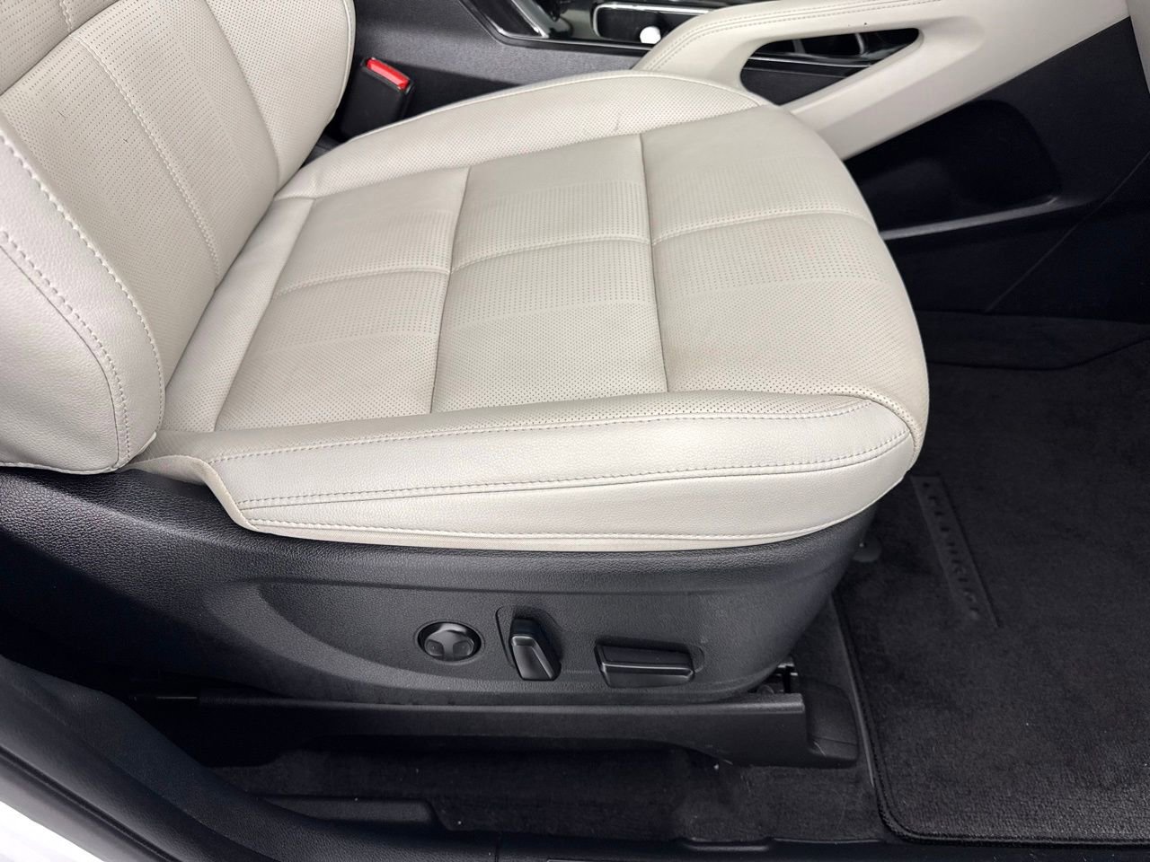 Used 2024 Kia Telluride EX w/ EX Captain's Chair Package image 34