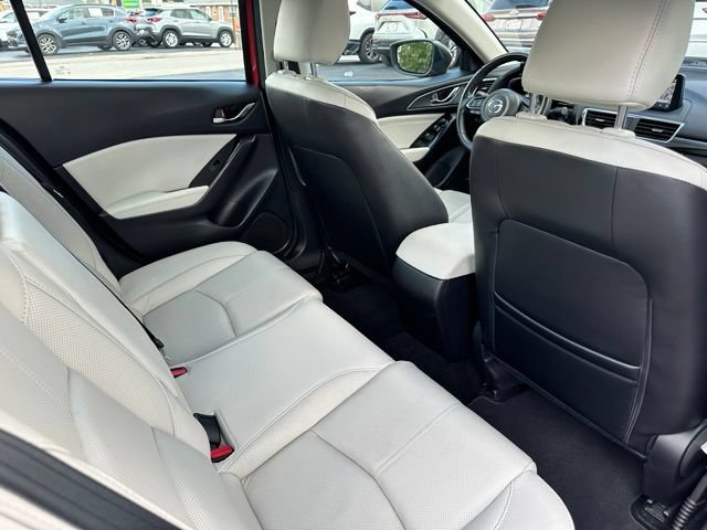 Used 2018 MAZDA MAZDA3 Grand Touring w/ Premium Equipment Package FWD image 21