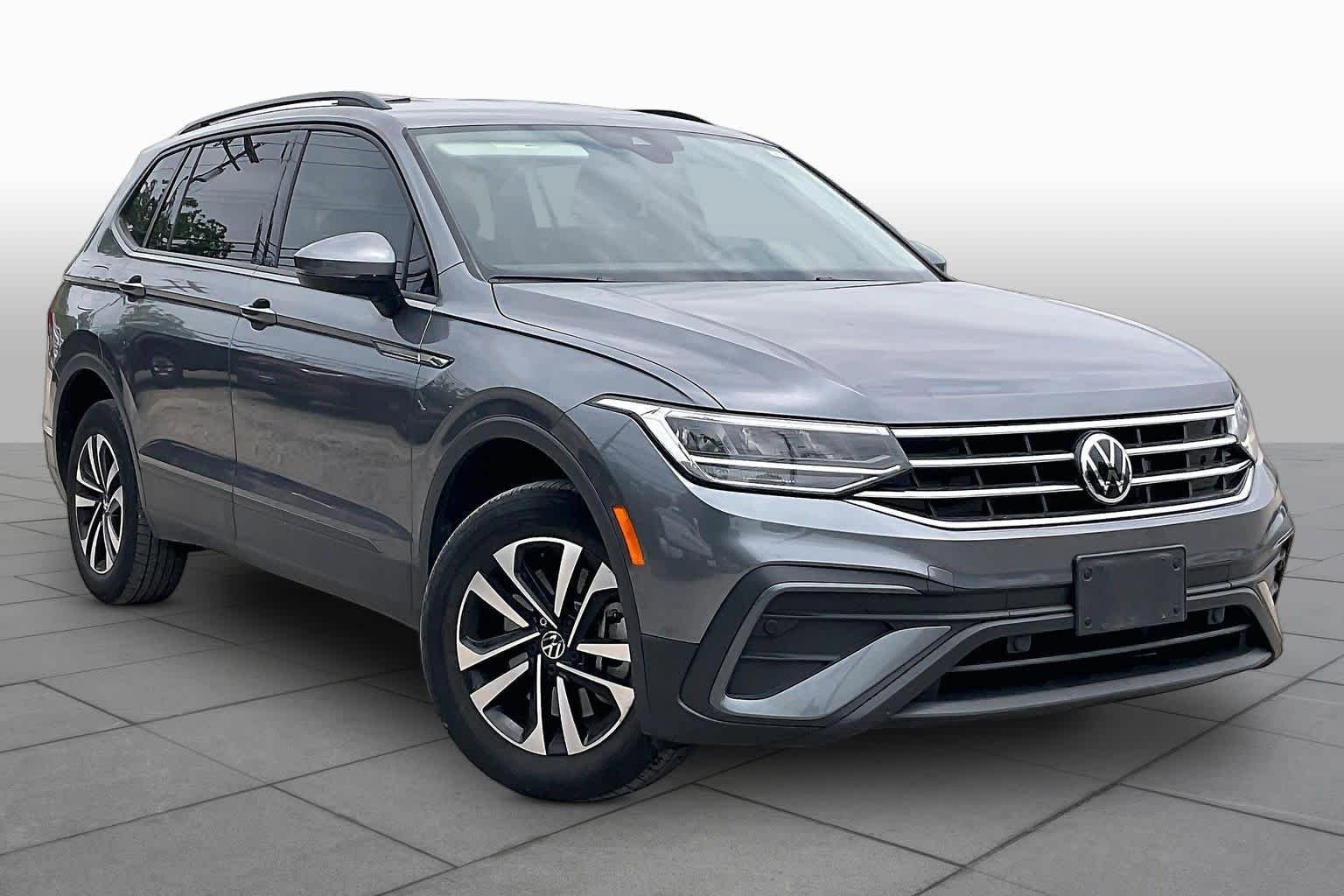 Used 2022 Volkswagen Tiguan S w/ Driver Assistance Package AWD/4WD image 3