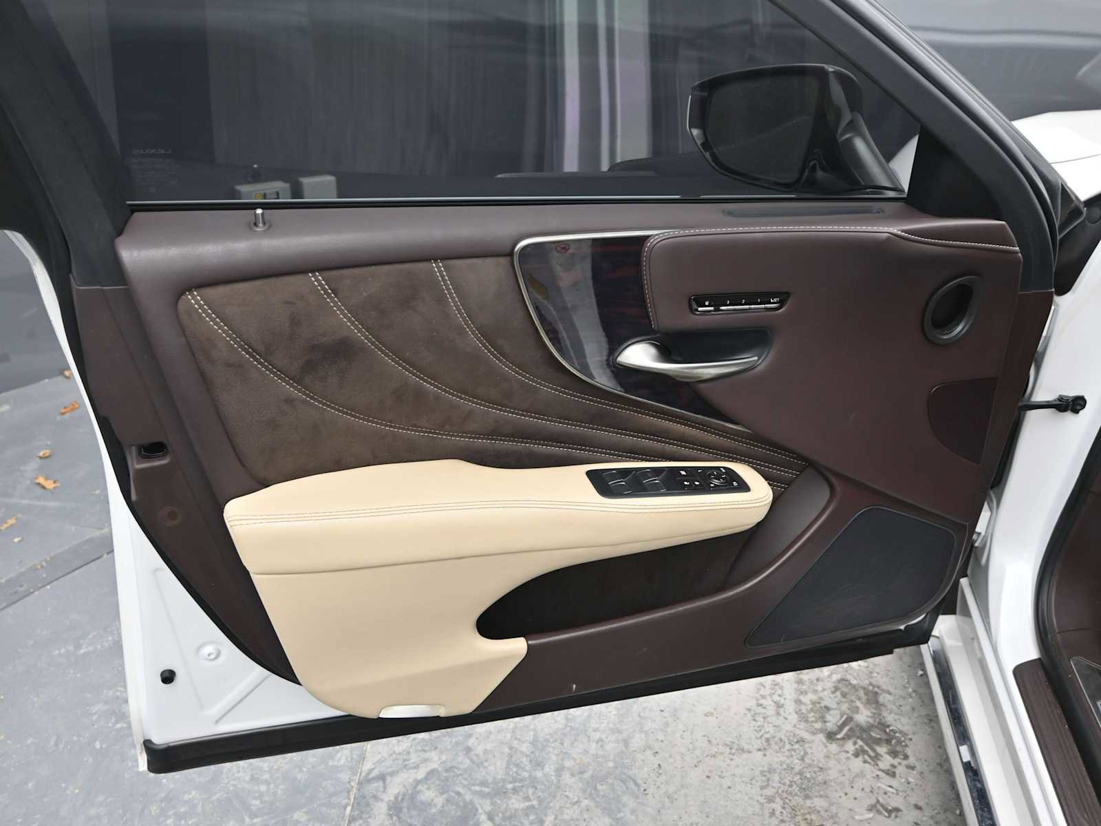 Used 2019 Lexus LS 500 w/ Interior Upgrade Package image 12