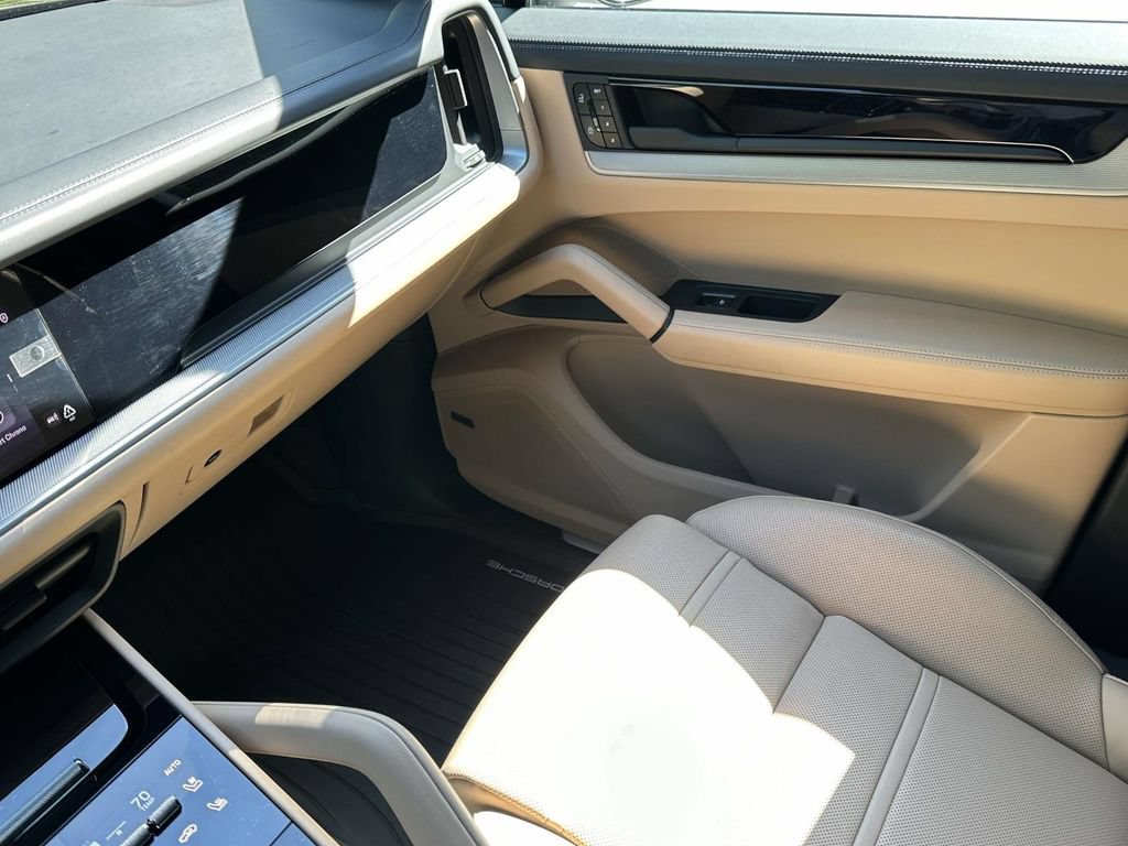 Certified 2026 Porsche Cayenne Coupe AWD/4WD image 29