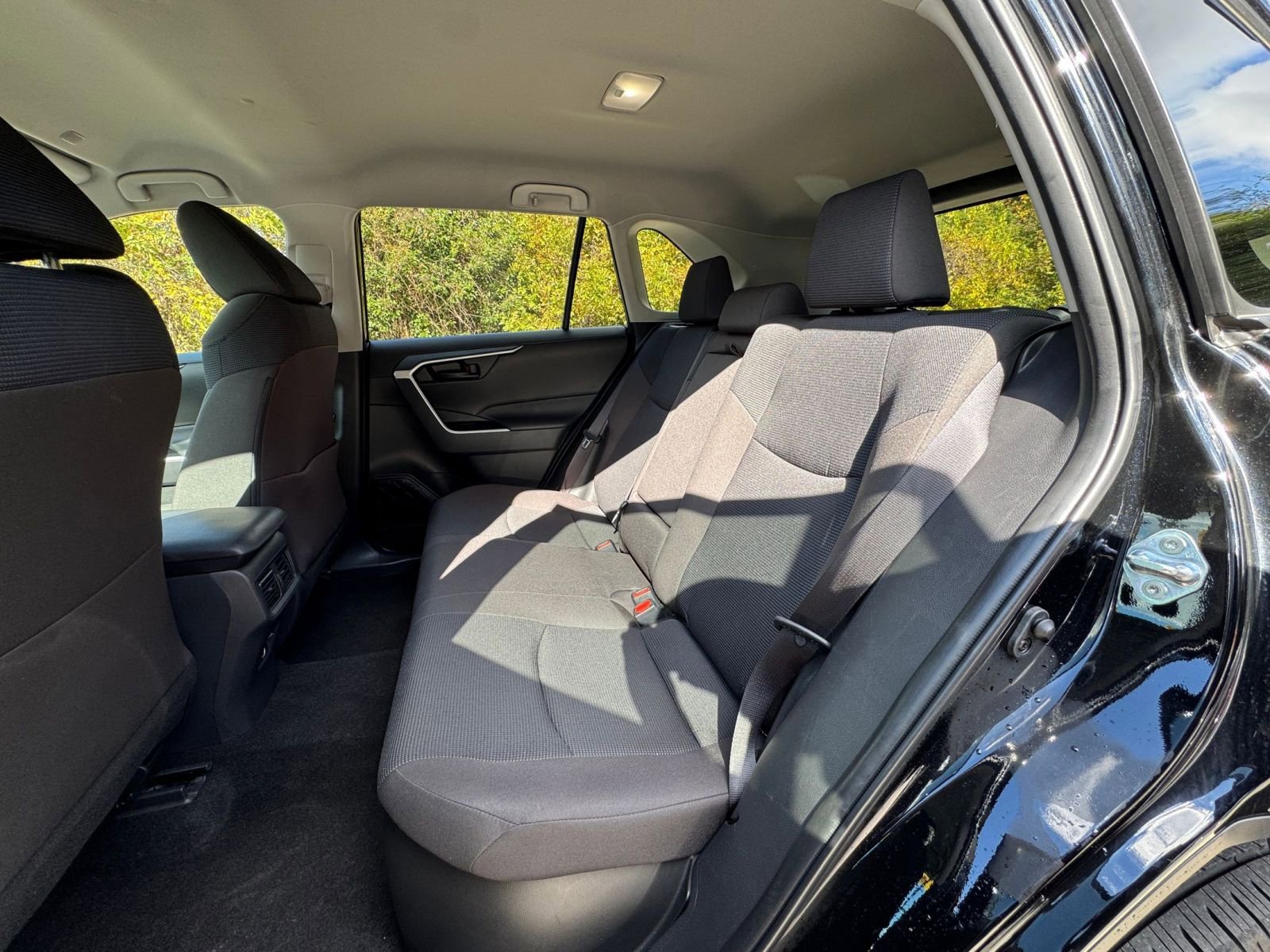 Used 2025 Toyota RAV4 LE image 32