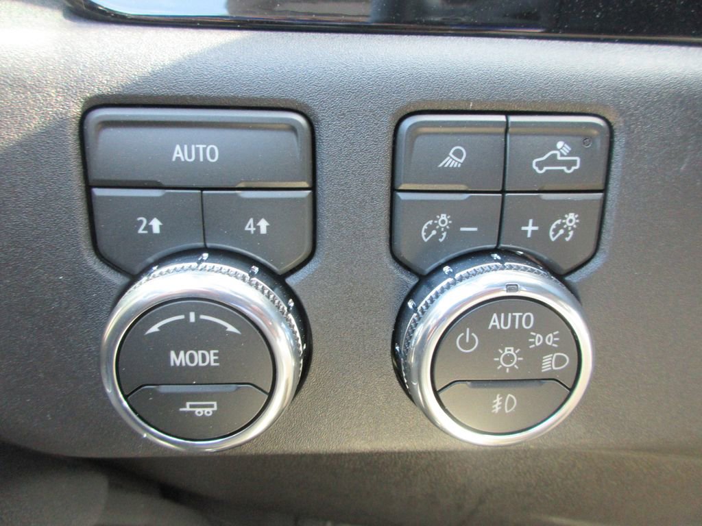 New 2026 GMC Sierra 1500 SLT image 16