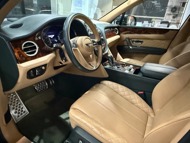 Used 2017 Bentley Bentayga AWD/4WD image 44