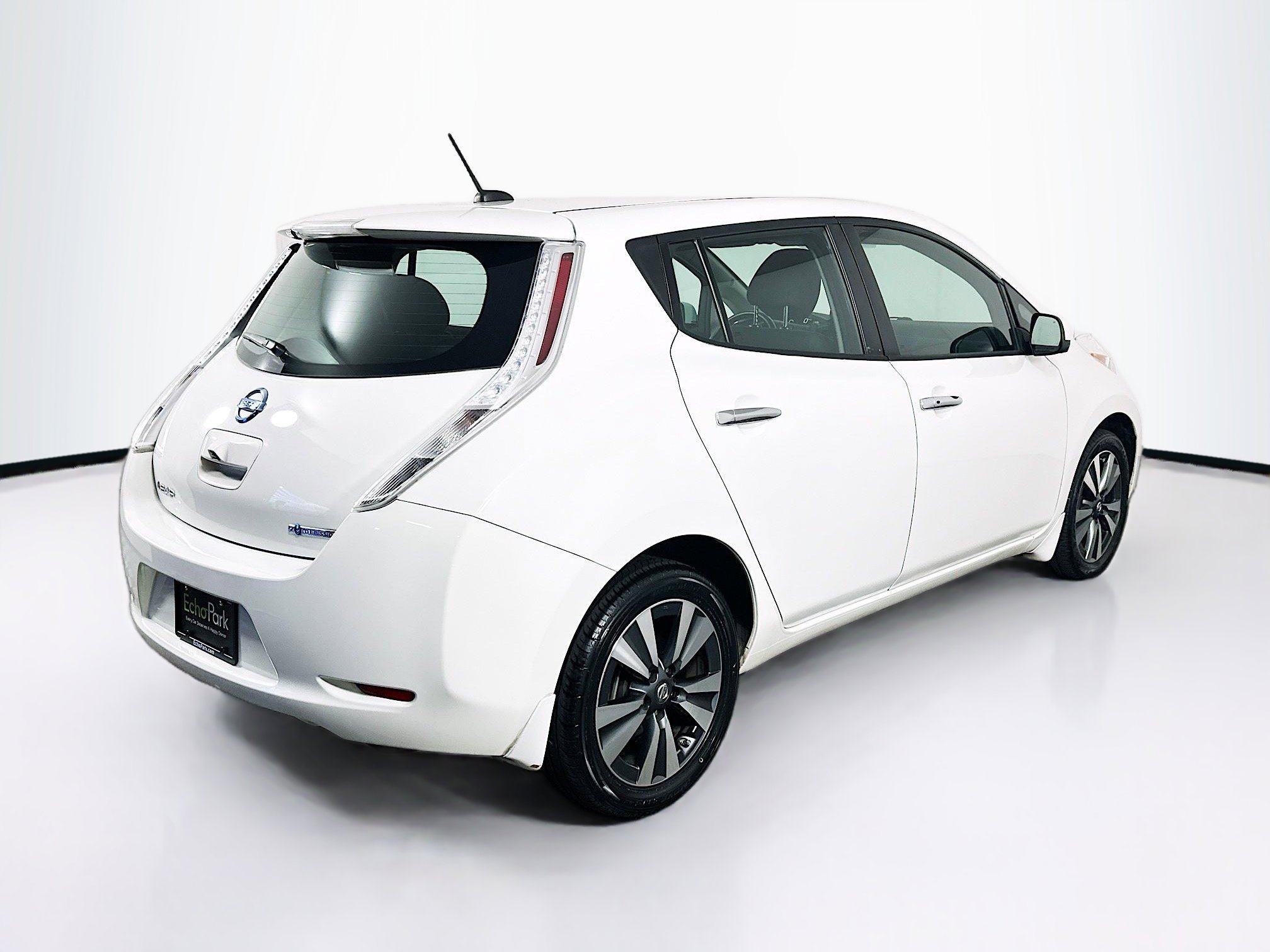 Used 2017 Nissan Leaf SV w/ Premium Package image 9