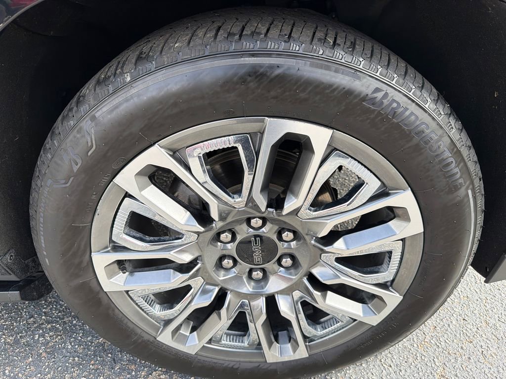 Used 2023 GMC Yukon XL Denali Ultimate image 12