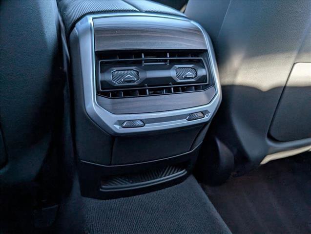 Used 2023 BMW 760i xDrive w/ Executive Package image 18