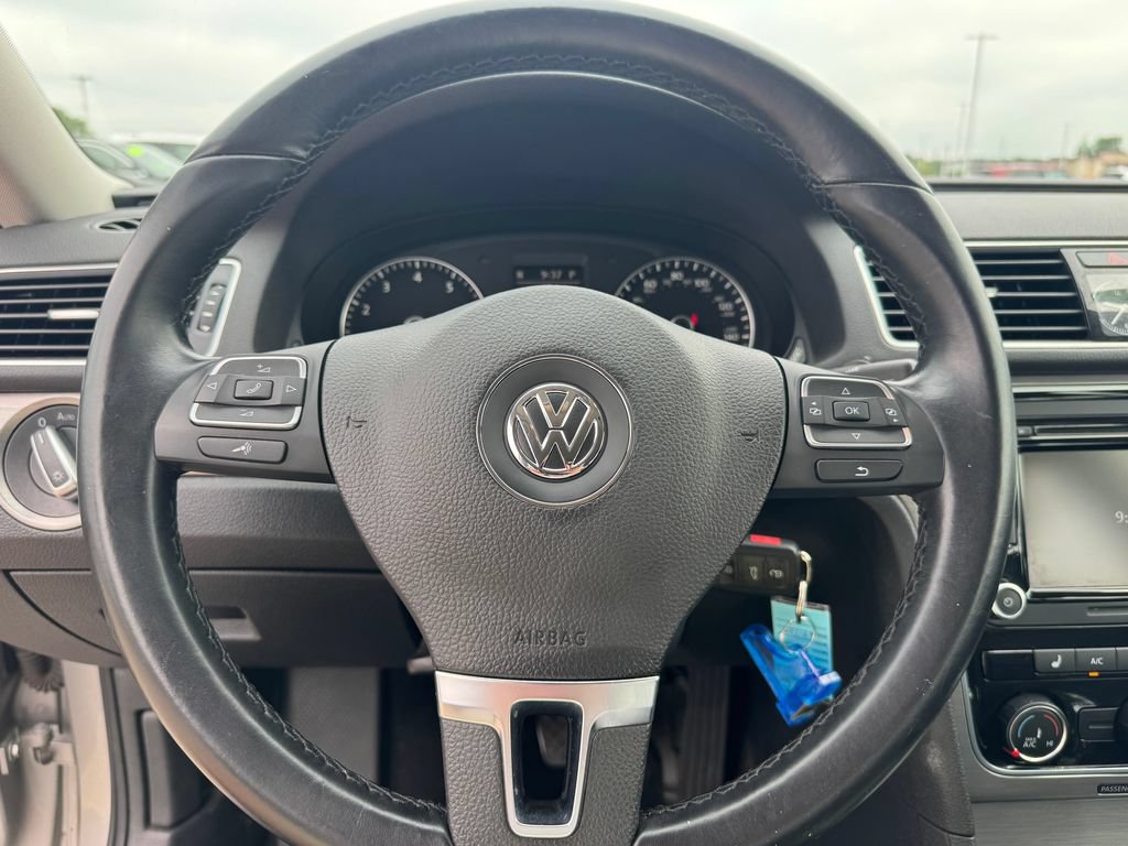 Used 2014 Volkswagen Passat 1.8T SE FWD image 15