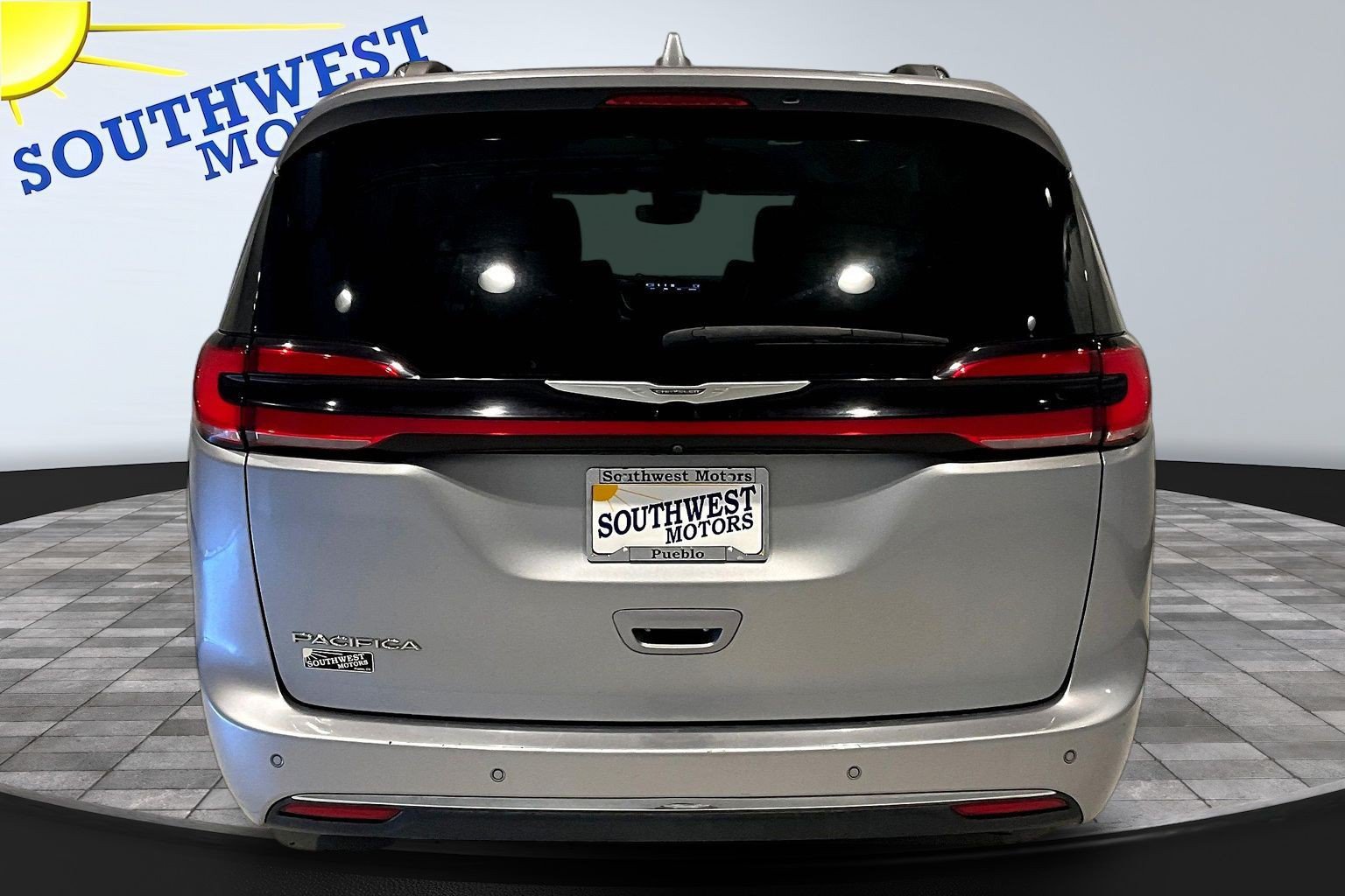 Used 2021 Chrysler Pacifica Touring-L FWD image 6