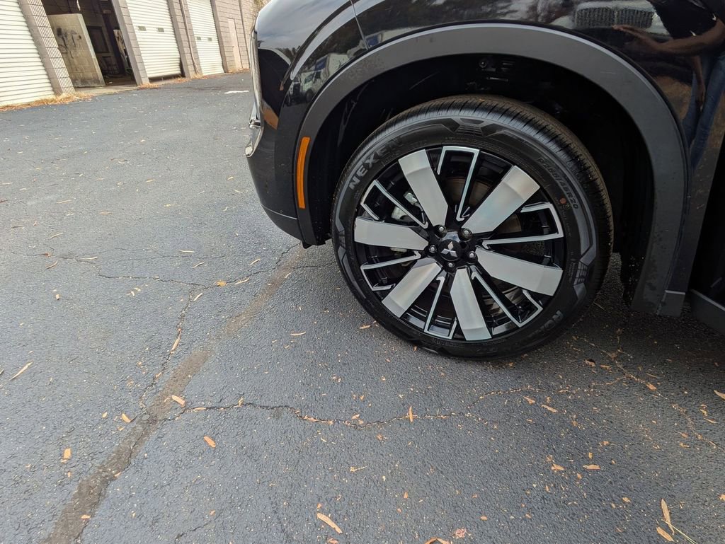 Used 2025 Mitsubishi Outlander SE image 31