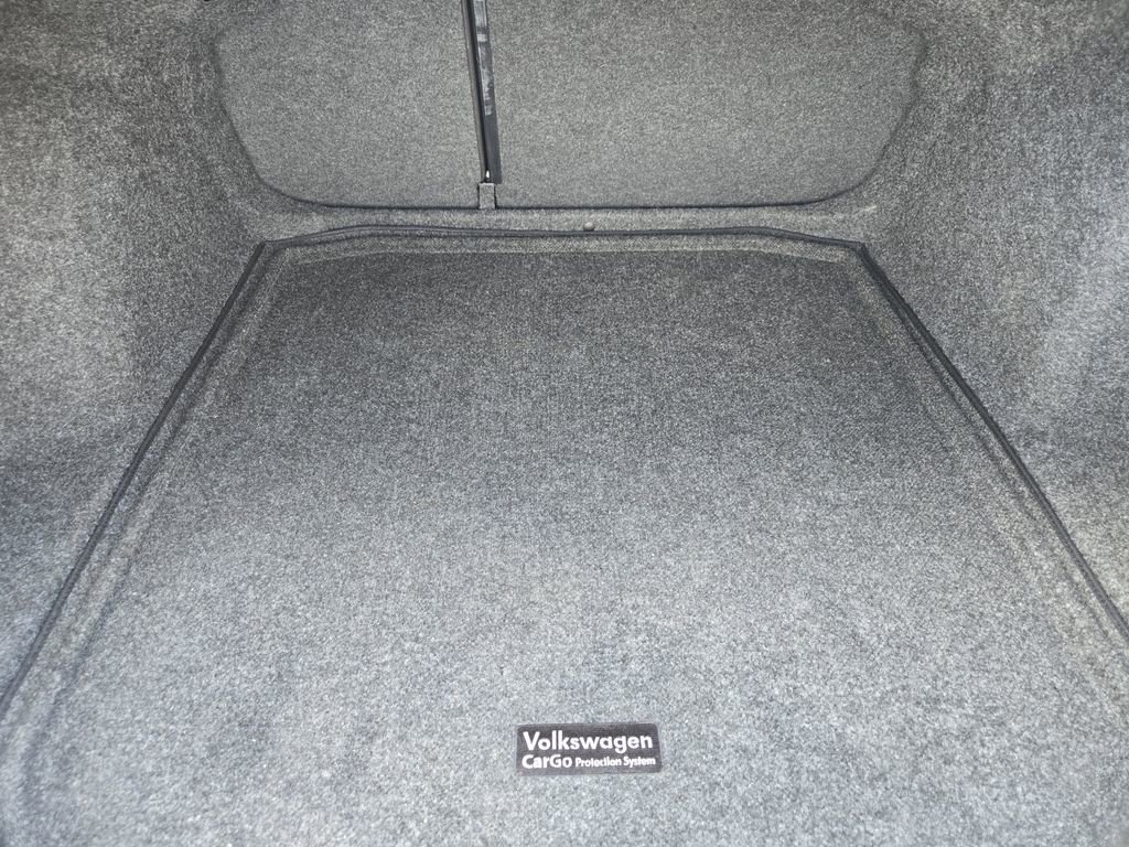 Used 2025 Volkswagen Jetta SE w/ Black Wheel Package image 32