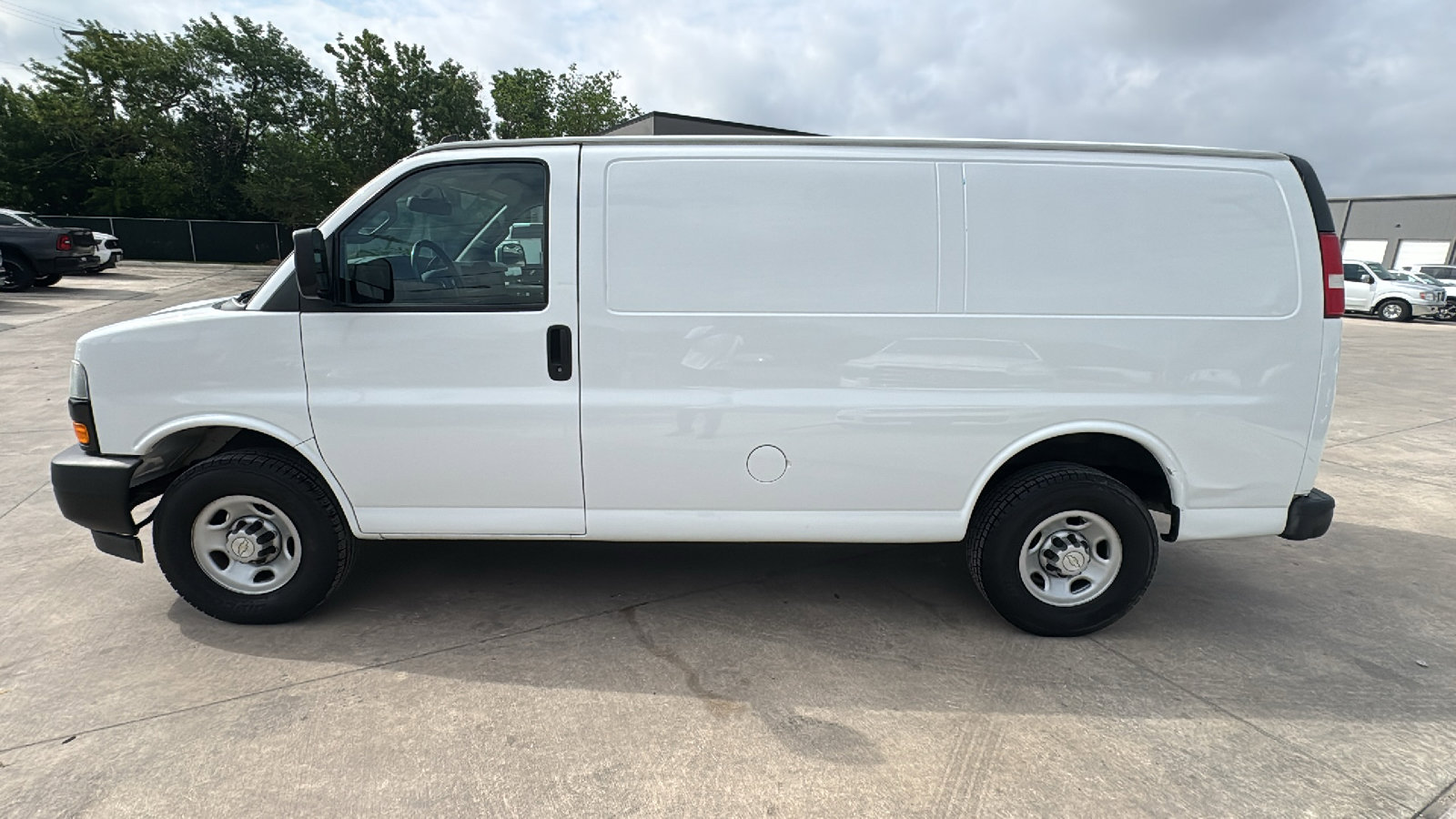Used 2021 Chevrolet Express 2500 w/ Driver Convenience Package image 8
