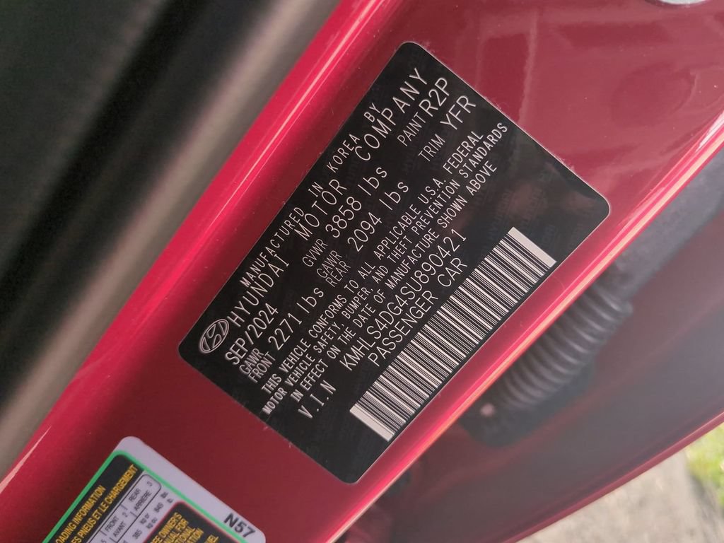 Used 2025 Hyundai Elantra SEL FWD image 39