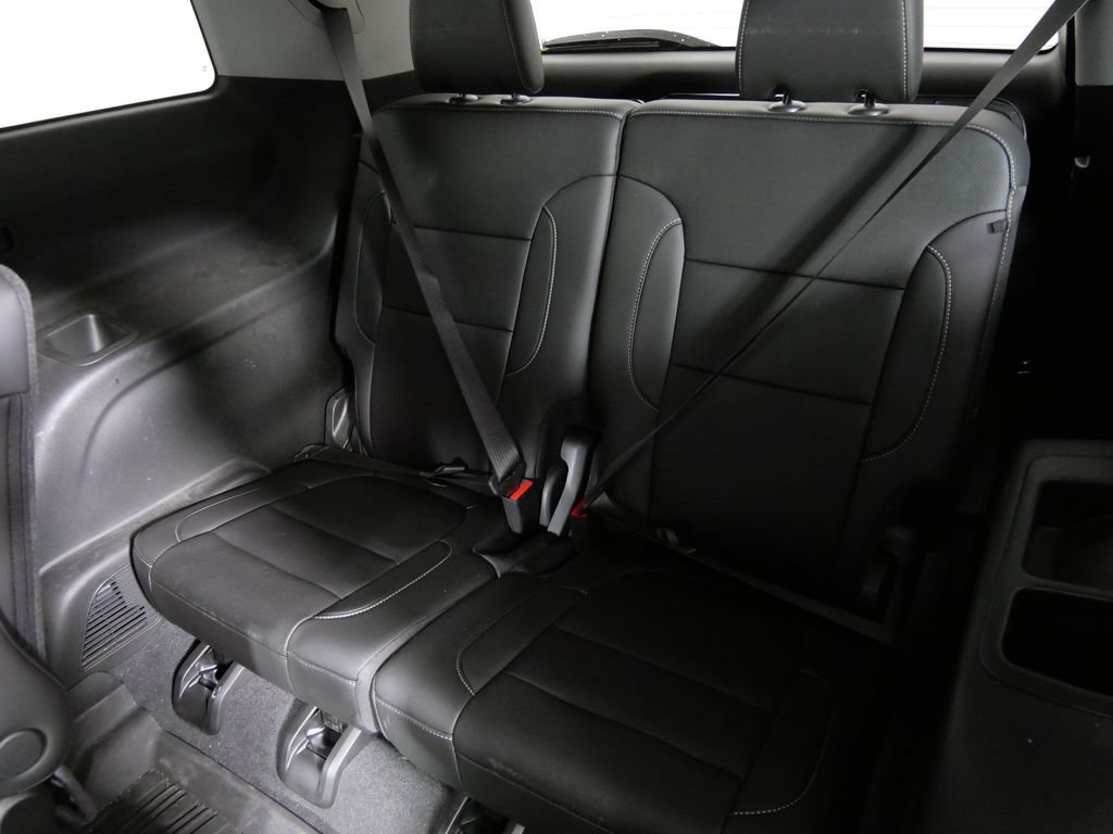 Used 2023 GMC Acadia SLT w/ Technology Package AWD/4WD image 18