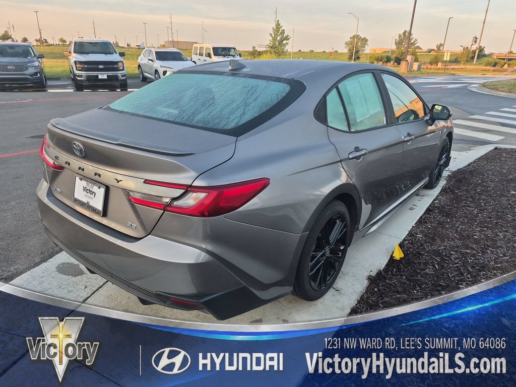 Used 2025 Toyota Camry SE FWD image 5