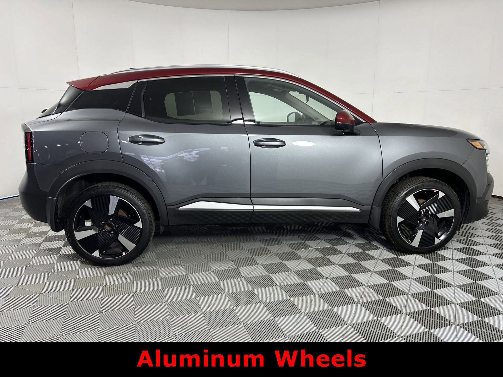 Used 2025 Nissan Kicks SR image 4