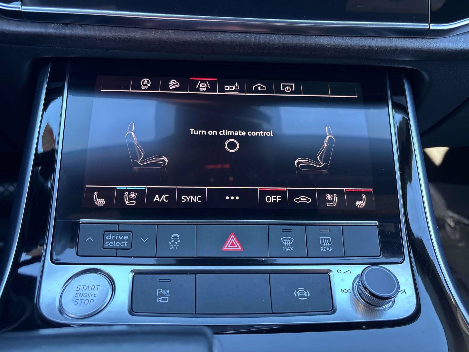 Used 2019 Audi Q8 Premium Plus w/ Premium Plus AWD/4WD image 27
