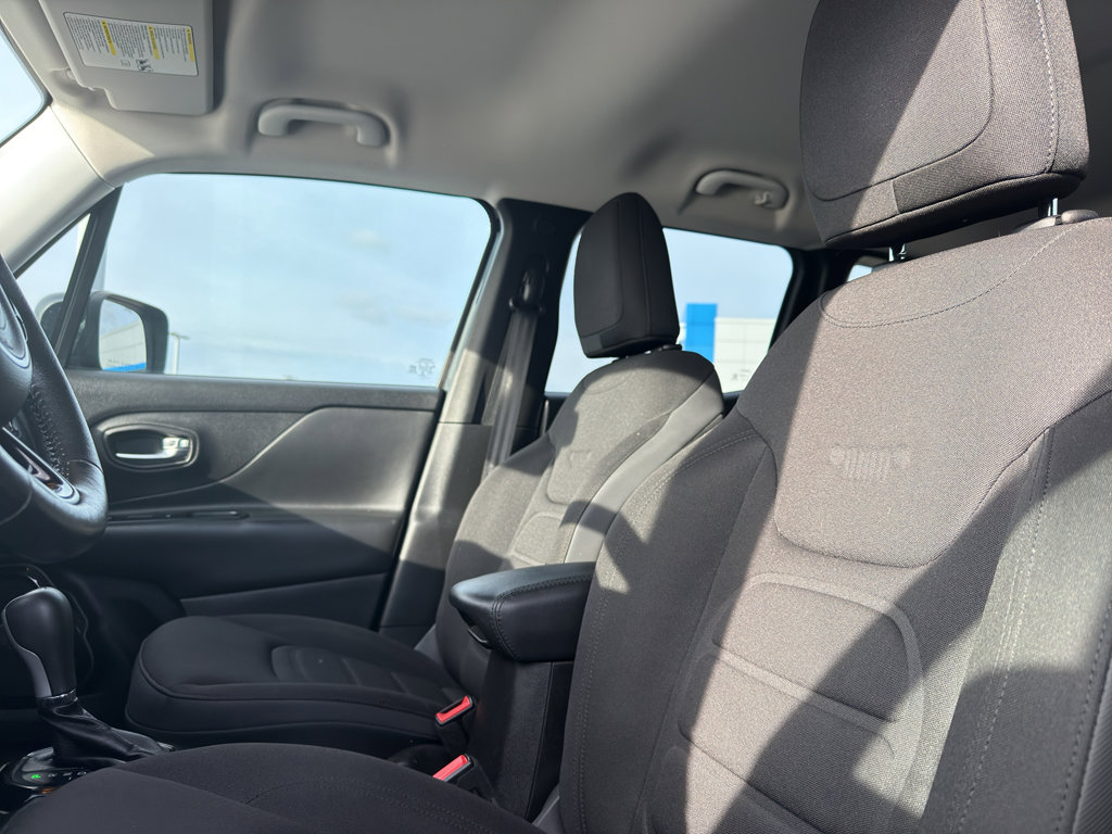 Used 2016 Jeep Renegade Latitude image 25