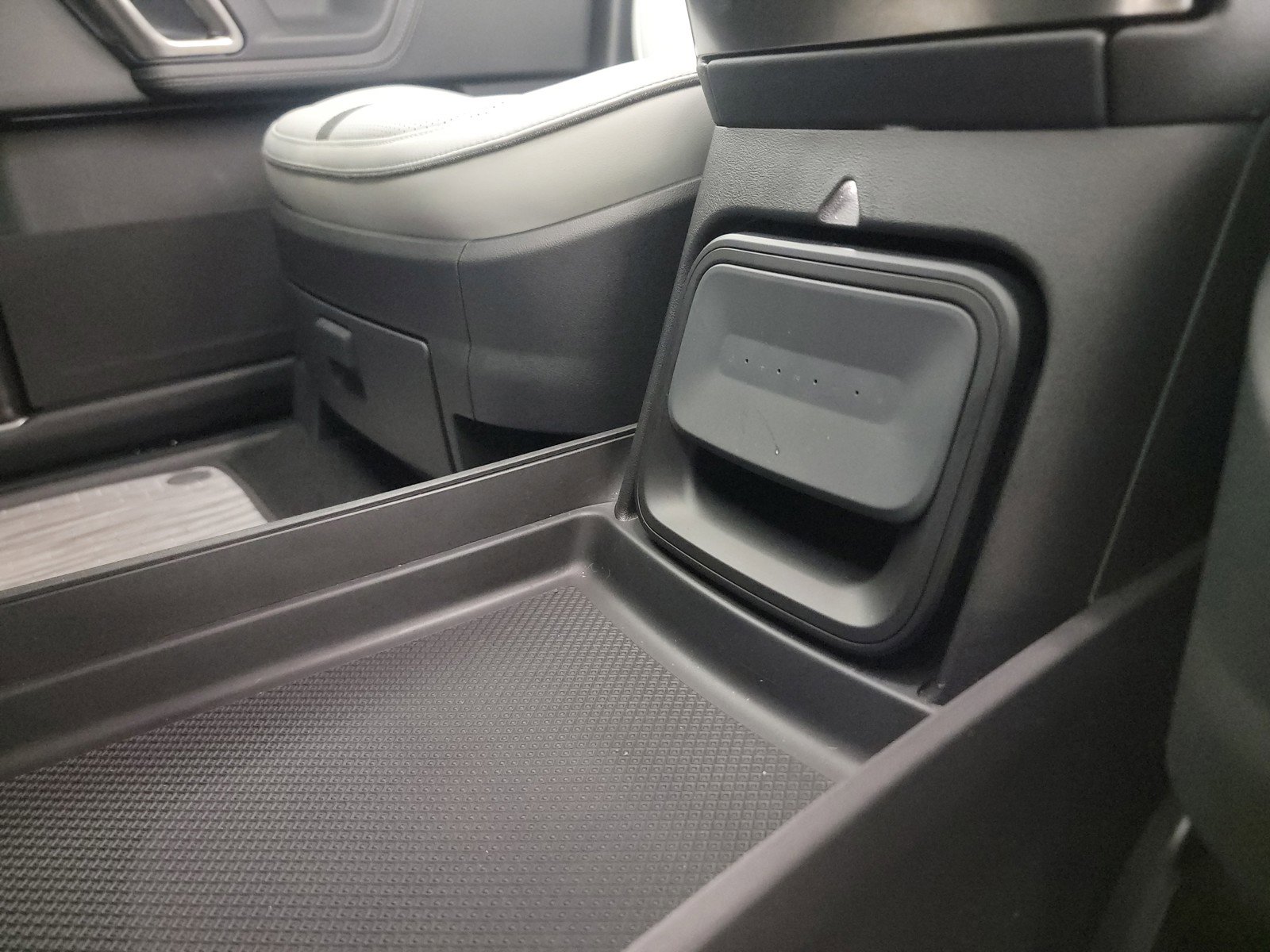 Used 2024 Rivian R1S Adventure AWD/4WD image 33