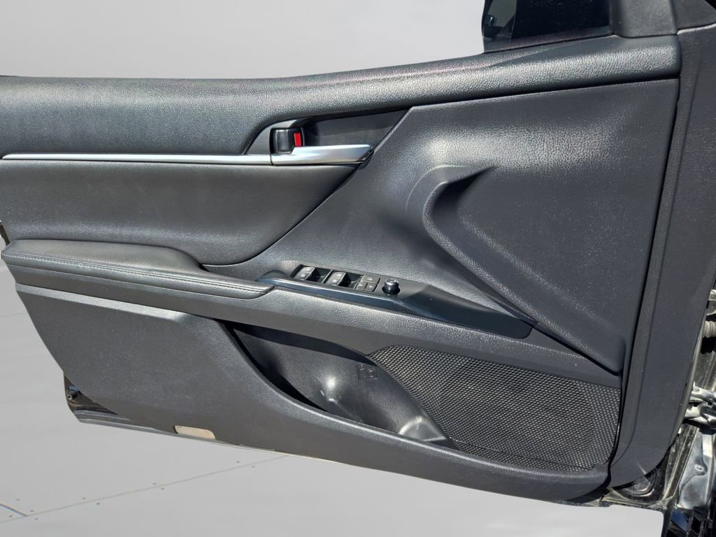 Used 2019 Toyota Camry XSE image 12