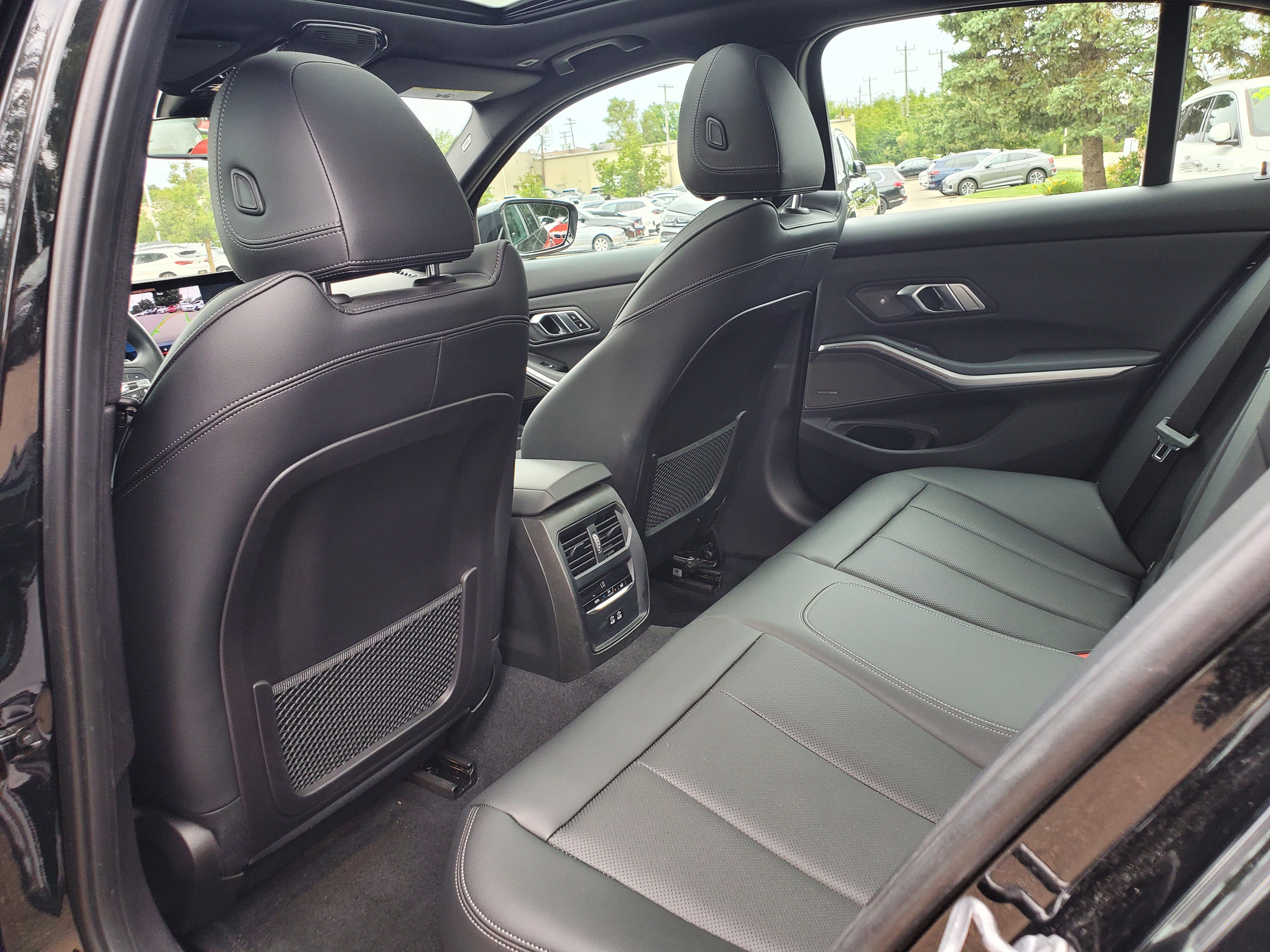 Certified 2023 BMW 330i xDrive Sedan w/ Premium Package AWD/4WD image 34