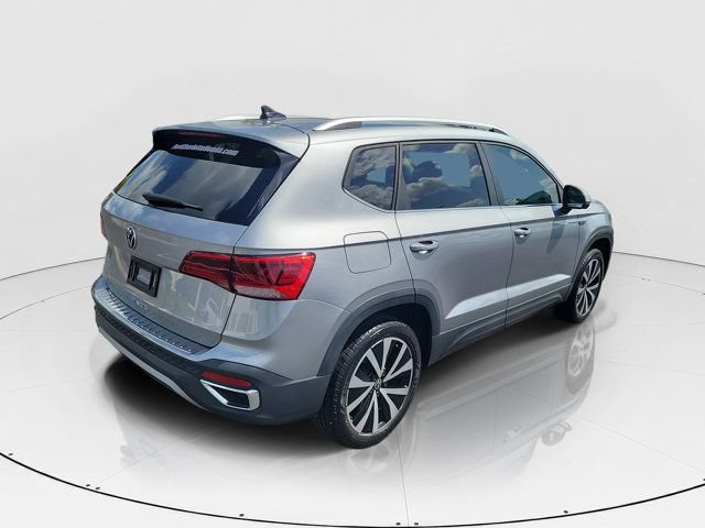 Certified 2023 Volkswagen Taos SE FWD image 32
