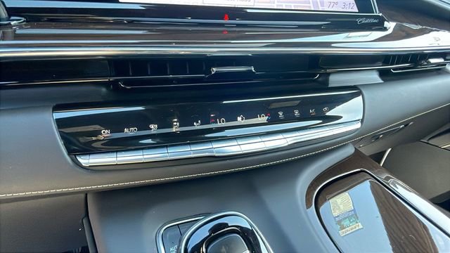 Used 2024 Cadillac Escalade ESV Premium Luxury Platinum AWD/4WD image 20