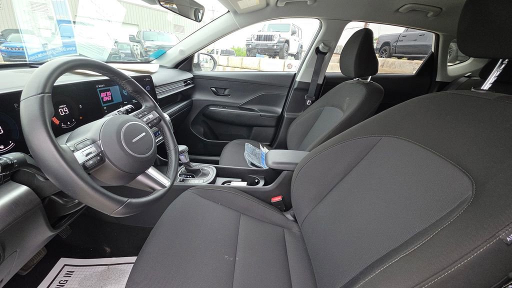 Used 2025 Hyundai Kona SEL image 11