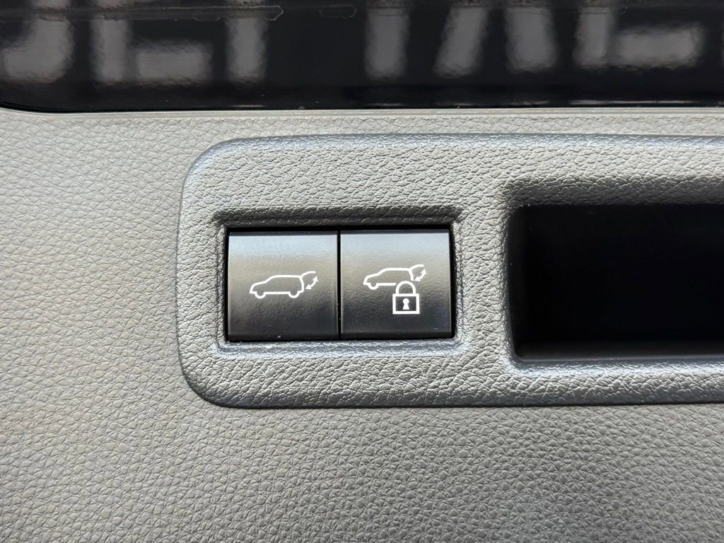 Certified 2021 Toyota Venza LE image 16