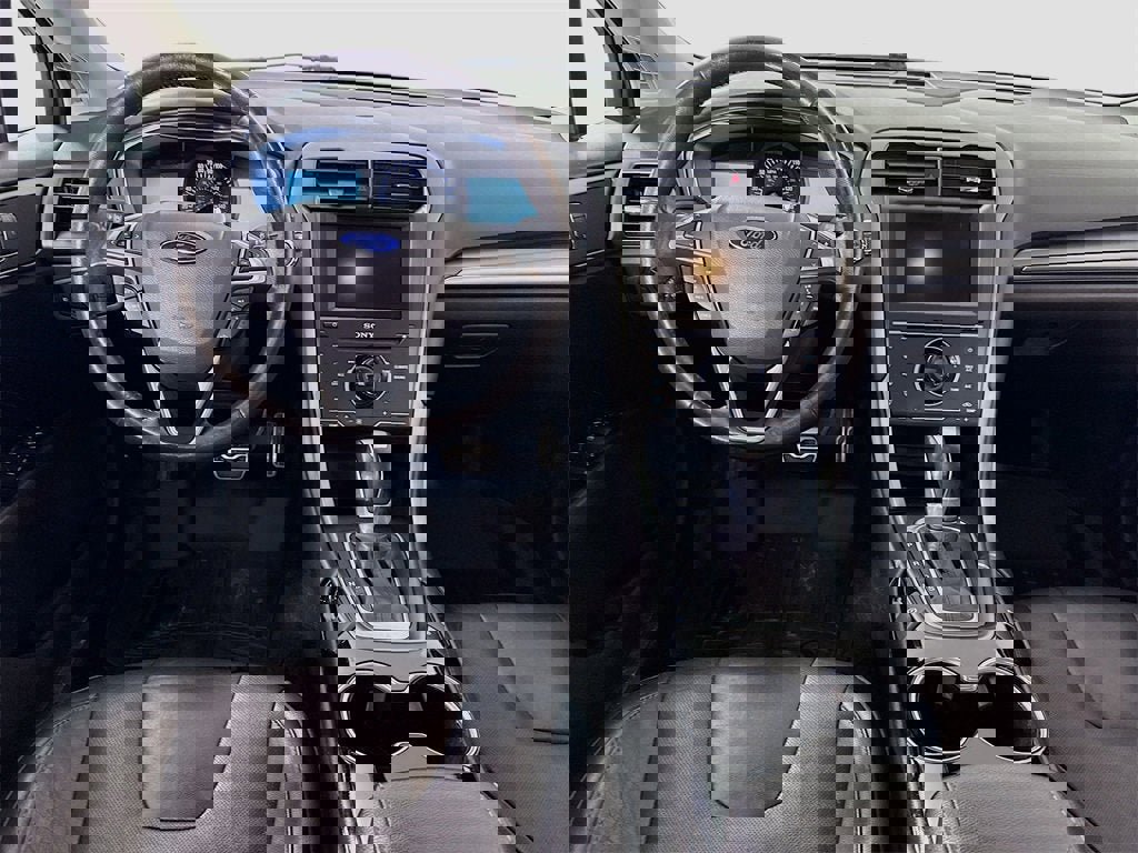 Used 2015 Ford Fusion Titanium image 2